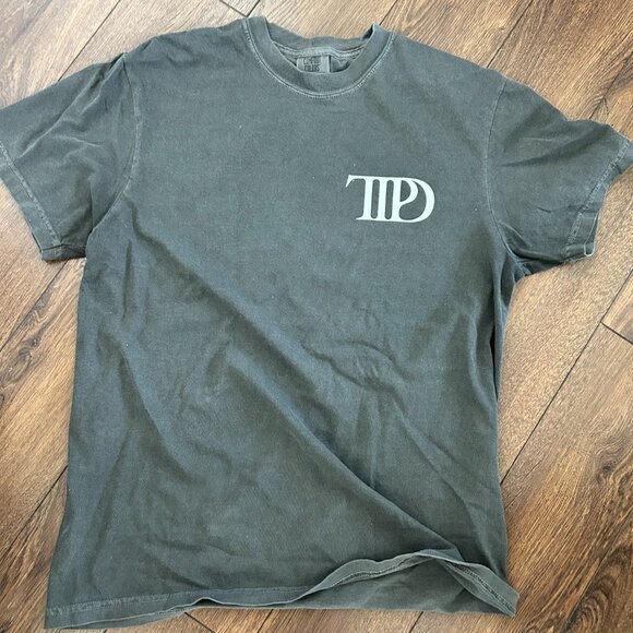 NWOT The Smallest Man Who Ever Lived Bridge T-Shirt - Picture 5 of 7